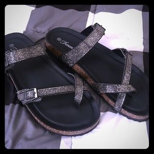 Boutique flatbed sandals